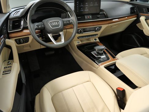 Used 2023 Audi Q5 2.0T Premium Plus w/ Premium Plus Package AWD/4WD image 2
