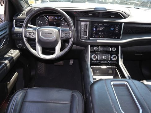 Used 2021 GMC Yukon Denali w/ Denali Ultimate Package AWD/4WD image 11