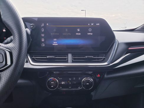 Used 2025 Chevrolet Trax RS w/ Sunroof Package image 29