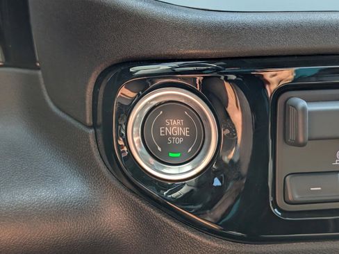 Used 2024 Chevrolet Silverado 2500 LT w/ Convenience Package image 28