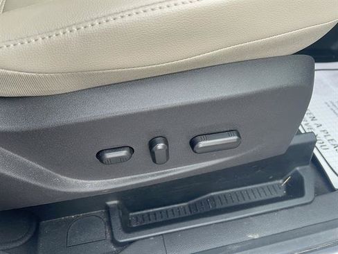 Used 2017 Ford Escape Titanium FWD image 13