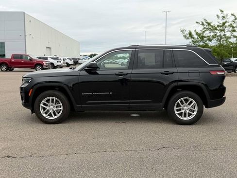 Used 2023 Jeep Grand Cherokee Laredo AWD/4WD image 10
