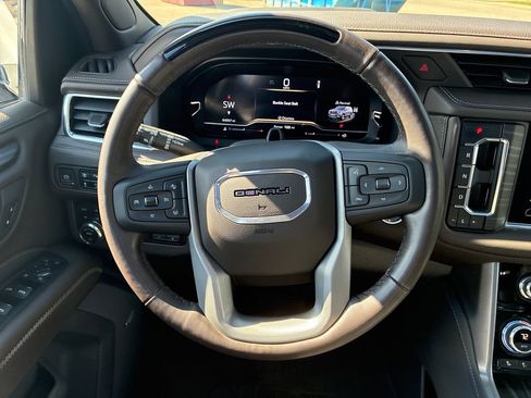 Used 2023 GMC Yukon XL Denali w/ Denali Reserve Package AWD/4WD image 15