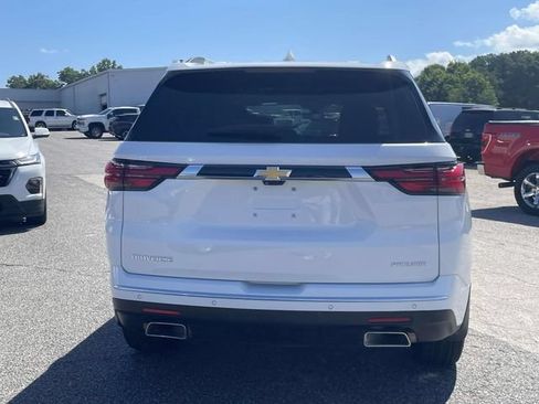 Used 2023 Chevrolet Traverse Premier FWD image 5