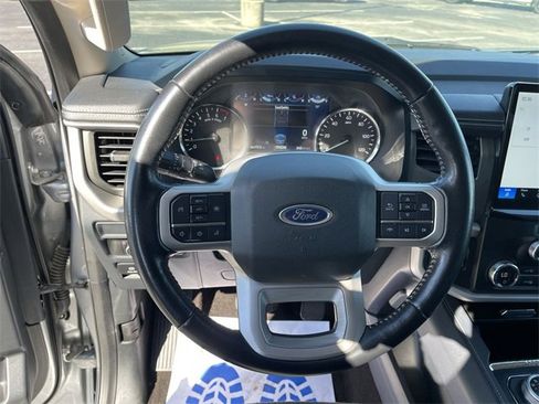 Used 2022 Ford Expedition XLT image 14