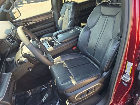 Used 2024 Jeep Wagoneer Series II w/ Flexible Seating Group image 17