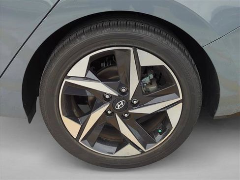Used 2023 Hyundai Elantra Limited image 6