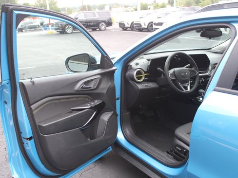 New 2026 Chevrolet Trax ACTIV w/ Sunroof Package FWD image 8