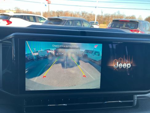 Used 2024 Jeep Wrangler Unlimited w/ Convenience Group image 22