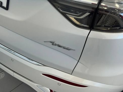 Used 2022 Buick Enclave Avenir w/ Avenir Technology Package AWD/4WD image 50