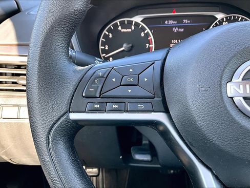 Used 2024 Nissan Altima 2.5 SV image 23