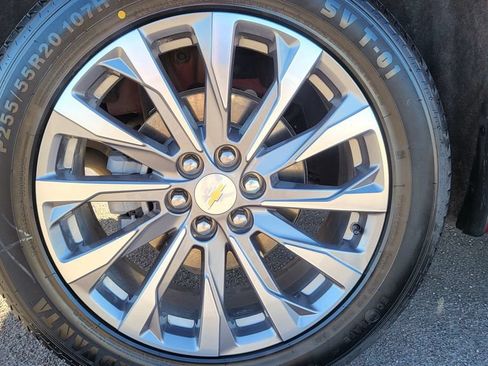 Used 2023 Chevrolet Traverse Premier FWD image 16