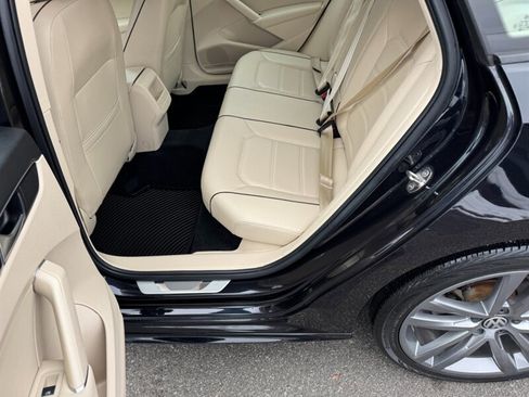 Used 2018 Volkswagen Passat 2.0T R-Line image 35