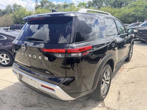 Used 2025 Nissan Pathfinder SL FWD image 13