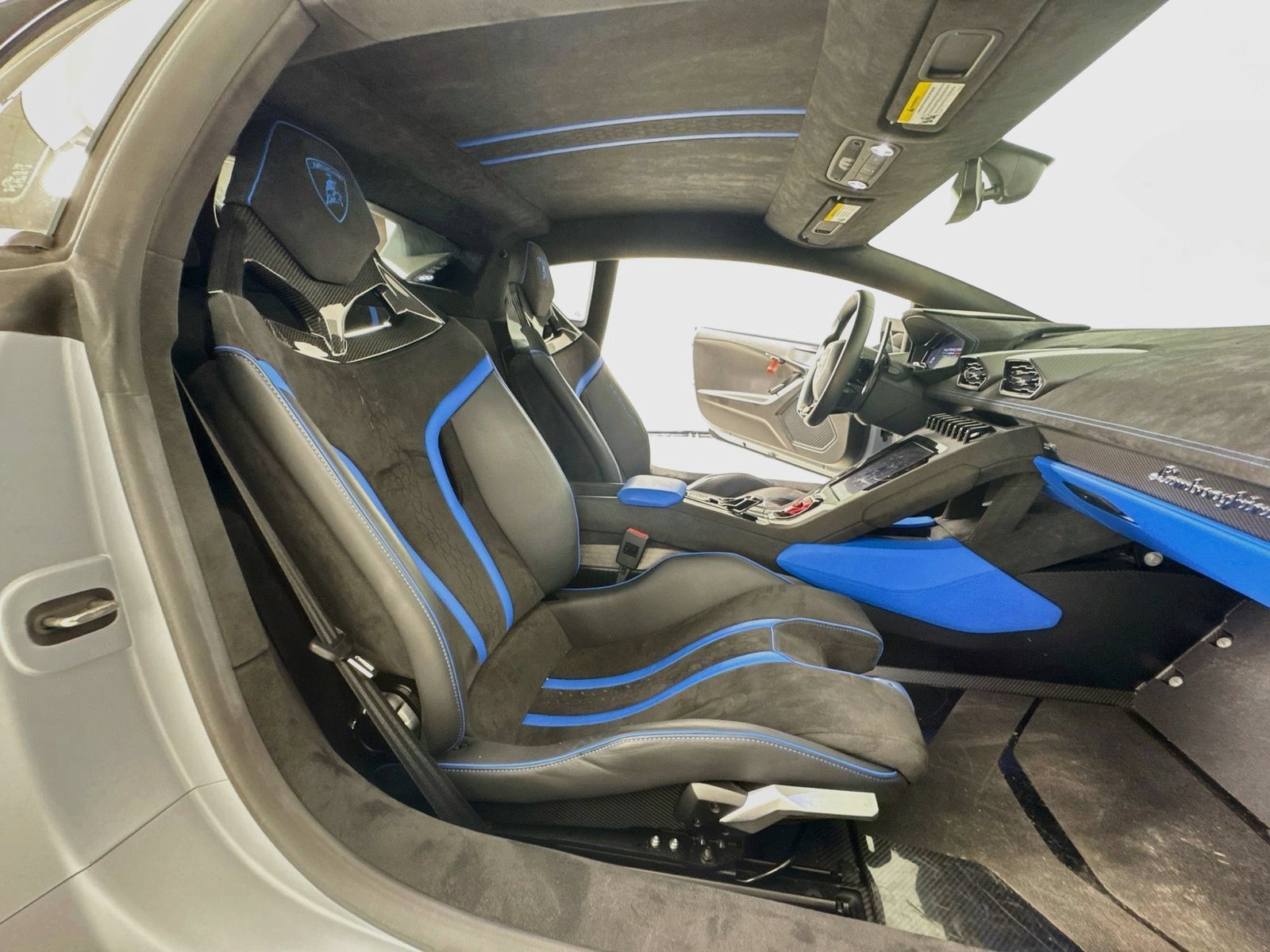 Used 2023 Lamborghini Huracan Tecnica RWD image 10