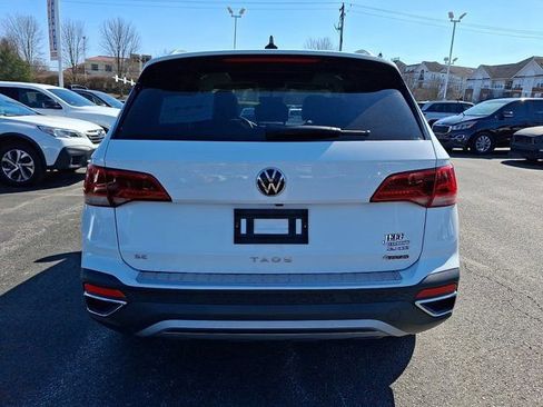 Certified 2022 Volkswagen Taos SE w/ Panoramic Sunroof Package image 7