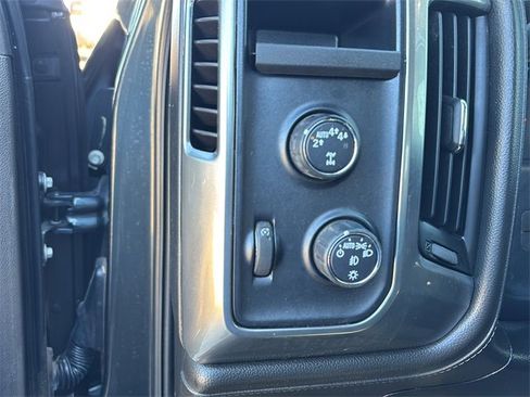Used 2018 Chevrolet Silverado 1500 LTZ image 19