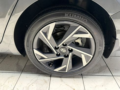 Used 2025 Hyundai Elantra Sport FWD image 31