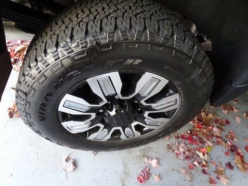 Certified 2024 GMC Sierra 3500 Denali w/ Technology Package image 26