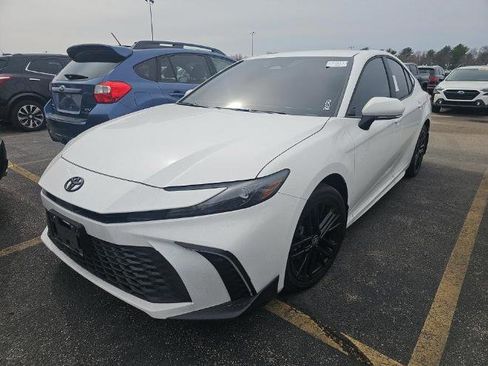 Used 2025 Toyota Camry SE w/ Convenience Package AWD/4WD image 3