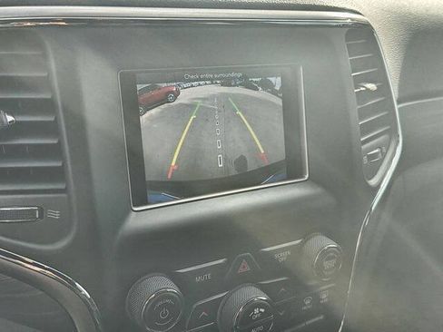 Used 2021 Jeep Grand Cherokee Laredo RWD image 14