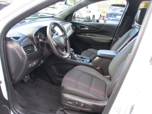 Certified 2022 Chevrolet Equinox RS w/ Infotainment Package image 11