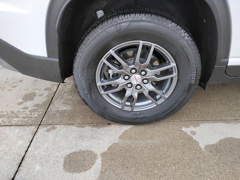 Used 2025 GMC Acadia Elevation image 26