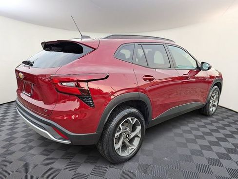 Used 2025 Chevrolet Trax LT FWD image 6
