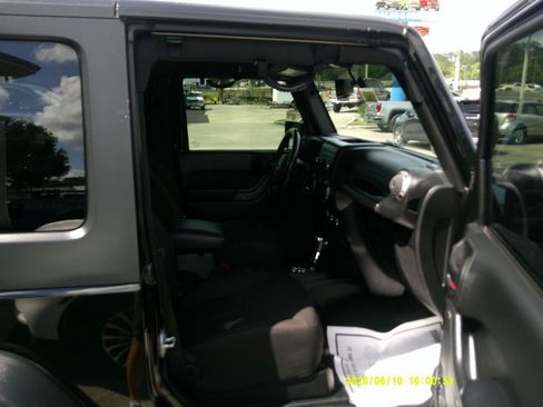 Used 2017 Jeep Wrangler Sport AWD/4WD image 9