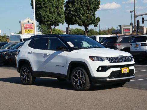 New 2026 Jeep Compass Limited w/ Sun, Sound & Navigation Group AWD/4WD image 22