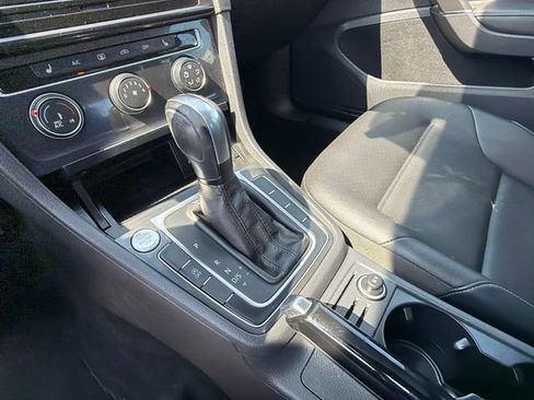 Used 2021 Volkswagen Golf 4-Door FWD image 21