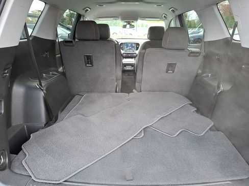 Certified 2023 GMC Acadia SLE w/ Driver Convenience Package image 29