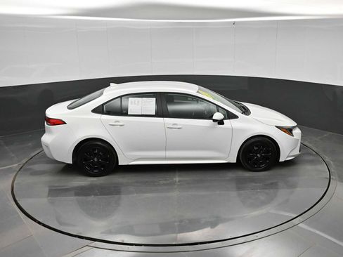 Used 2025 Toyota Corolla LE FWD image 30