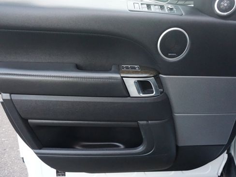 Used 2017 Land Rover Range Rover Sport HSE image 10