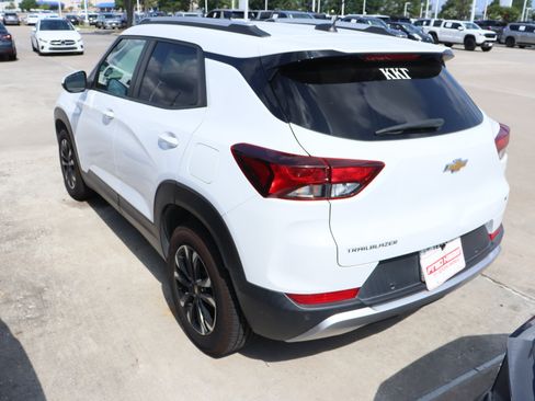 Used 2022 Chevrolet TrailBlazer LT w/ Convenience Package FWD image 6