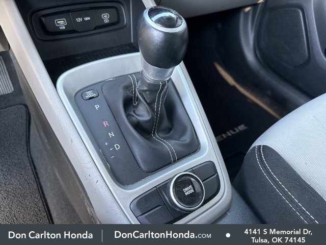 Used 2025 Hyundai Venue SEL FWD image 23