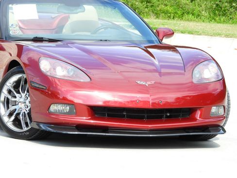 Used 2006 Chevrolet Corvette Convertible w/ Preferred Equipment Group RWD image 27