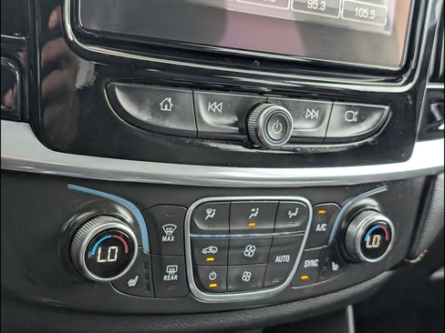 Used 2019 Chevrolet Traverse LT FWD image 16