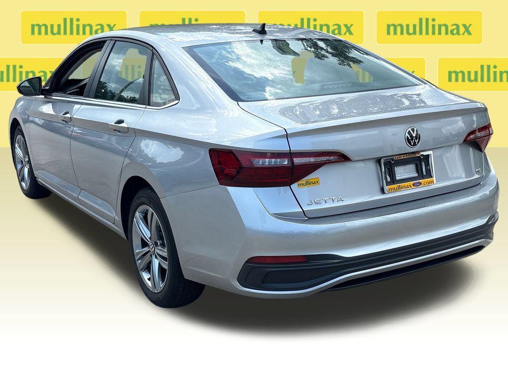 Used 2024 Volkswagen Jetta SE FWD image 8