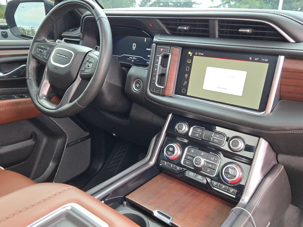 Used 2023 GMC Yukon Denali Ultimate AWD/4WD image 11