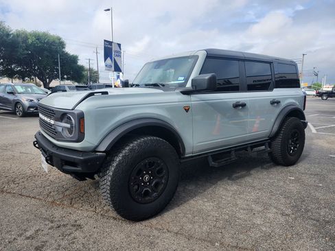 Used 2024 Ford Bronco Badlands image 7