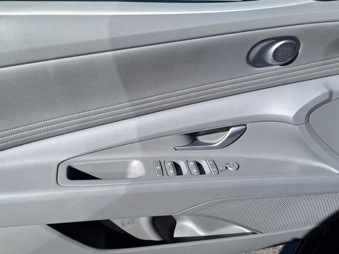 Used 2024 Hyundai Elantra SEL w/ Convenience Package image 9