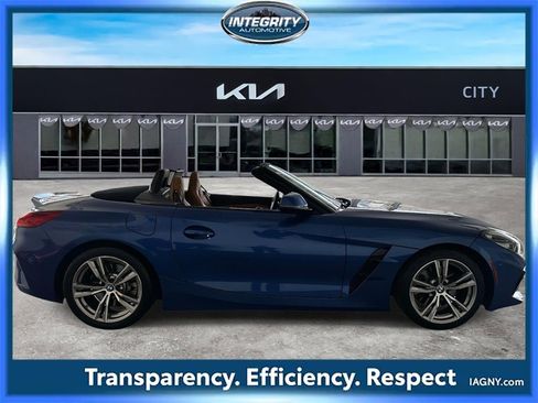 Used 2024 BMW Z4 sDrive30i w/ Driving Assistance Package image 2