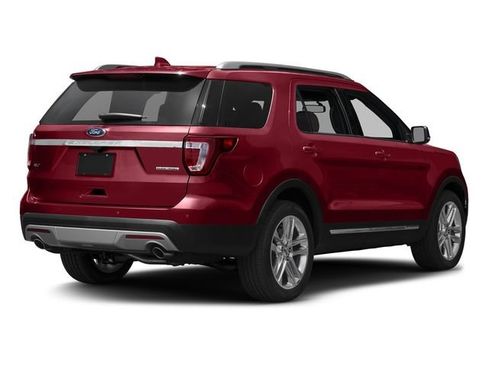 Used 2017 Ford Explorer XLT w/ Equipment Group 202A FWD image 3