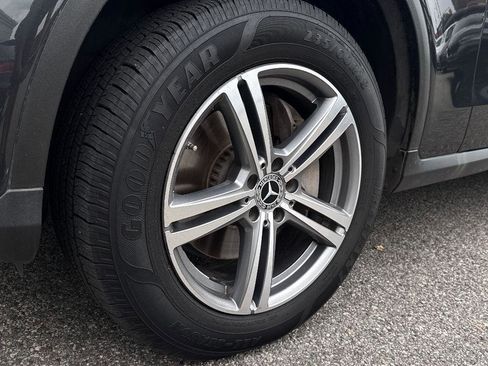 Used 2021 Mercedes-Benz GLC 300 GLC 300 w/ Premium Package image 12