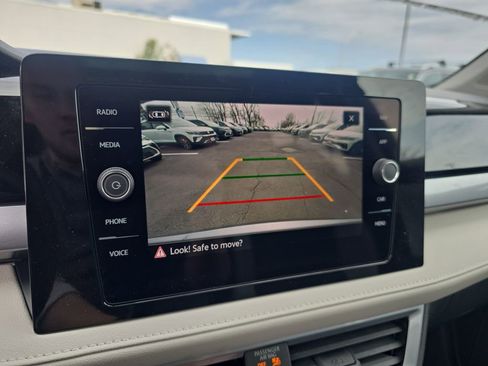 New 2025 Volkswagen Taos SEL image 9