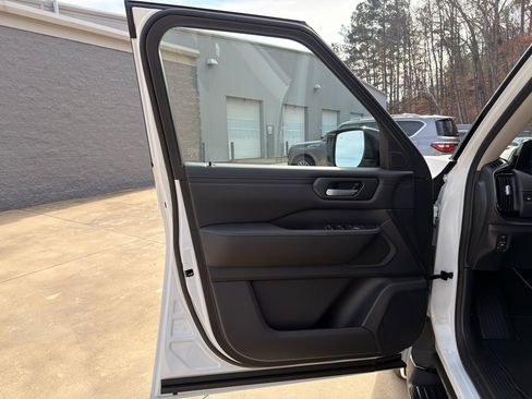 New 2026 Nissan Armada SV image 10