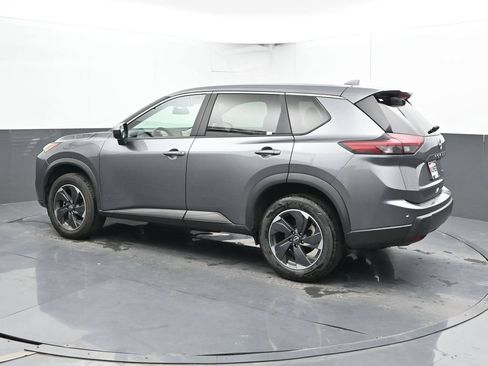 Used 2024 Nissan Rogue SV FWD image 10