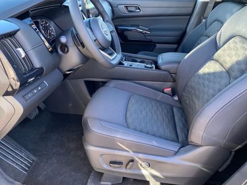 New 2025 Nissan Pathfinder SV w/ Black Appearance Package image 10