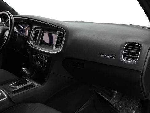 Used 2022 Dodge Charger SXT RWD image 39